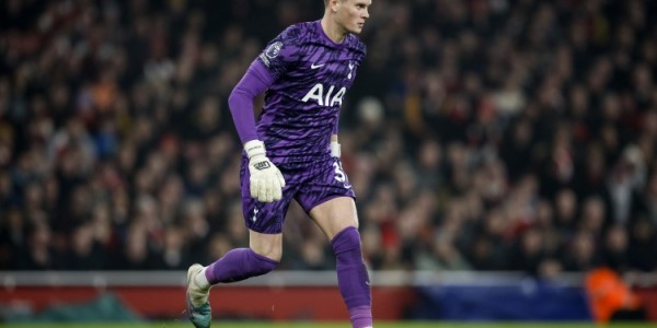 kaiyun·(中国)官方网站-TA：图多尔17分钟换金斯基，这是终极的背叛，像直接把他推去喂狼